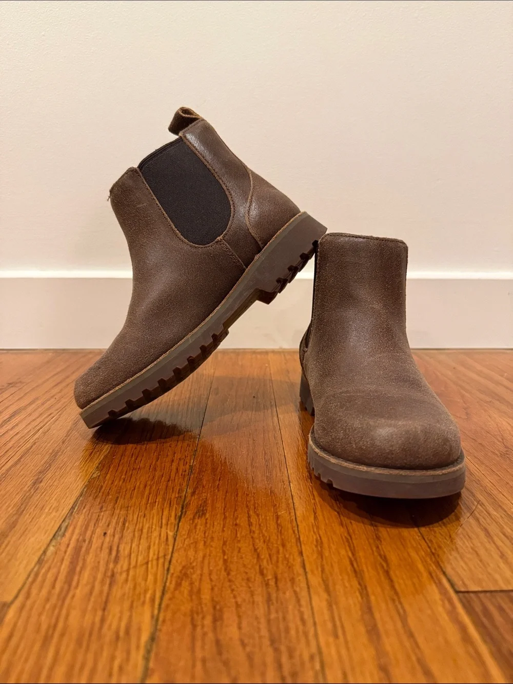 UGG Callum Kids Chelsea Boots Brown Suede Sheepskin Size 1 Youth